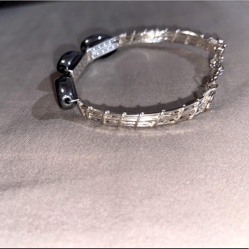 A beautiful bracelet (never been worn before)